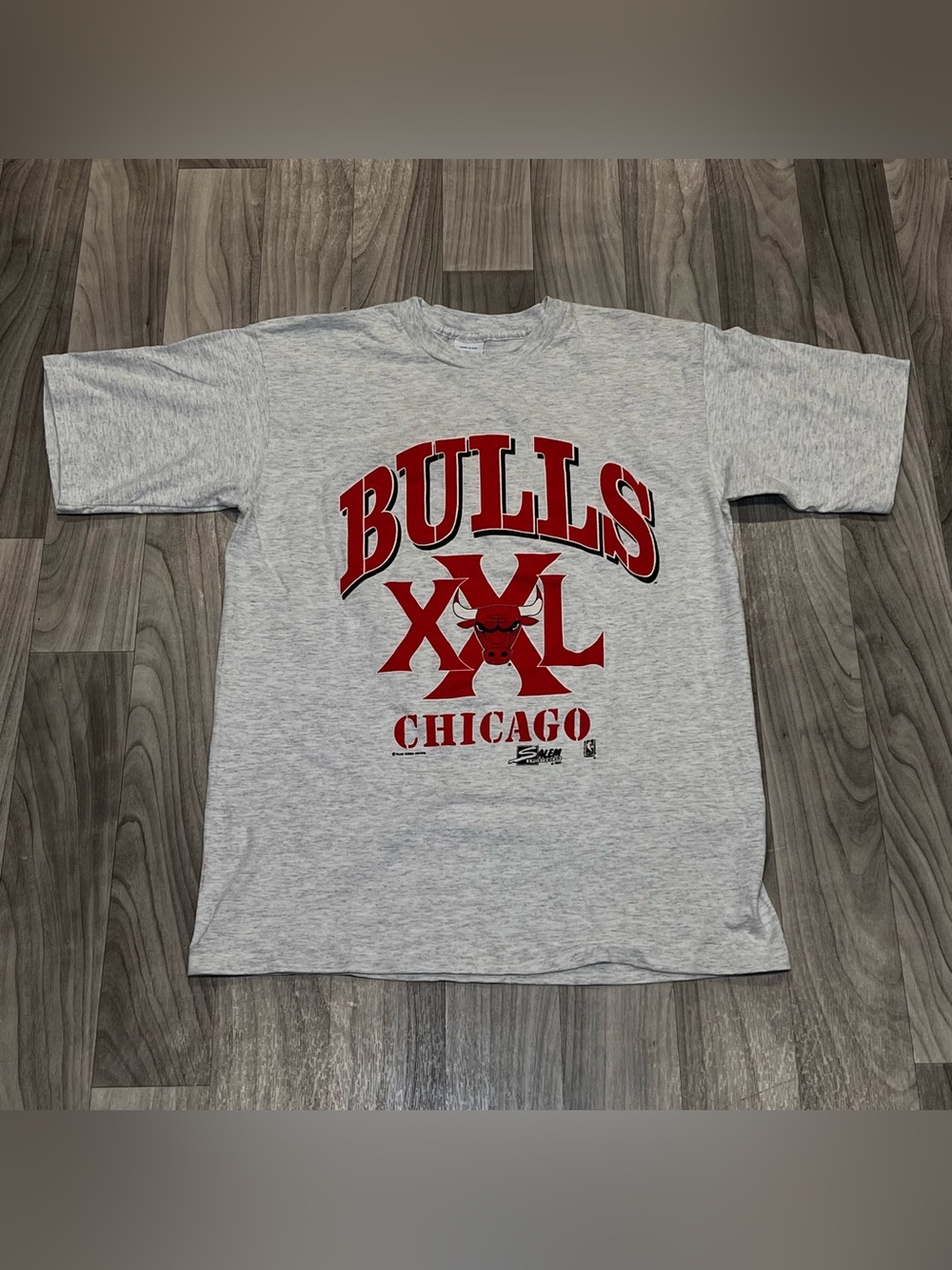 SIZE LARGE VINTAGE 90’s SALEM SPORTSWEAR CHICAGO BULLS SINGLE STITCH SHIRT